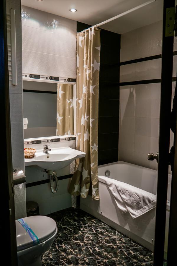 Hotel Kabile Yambol エクステリア 写真