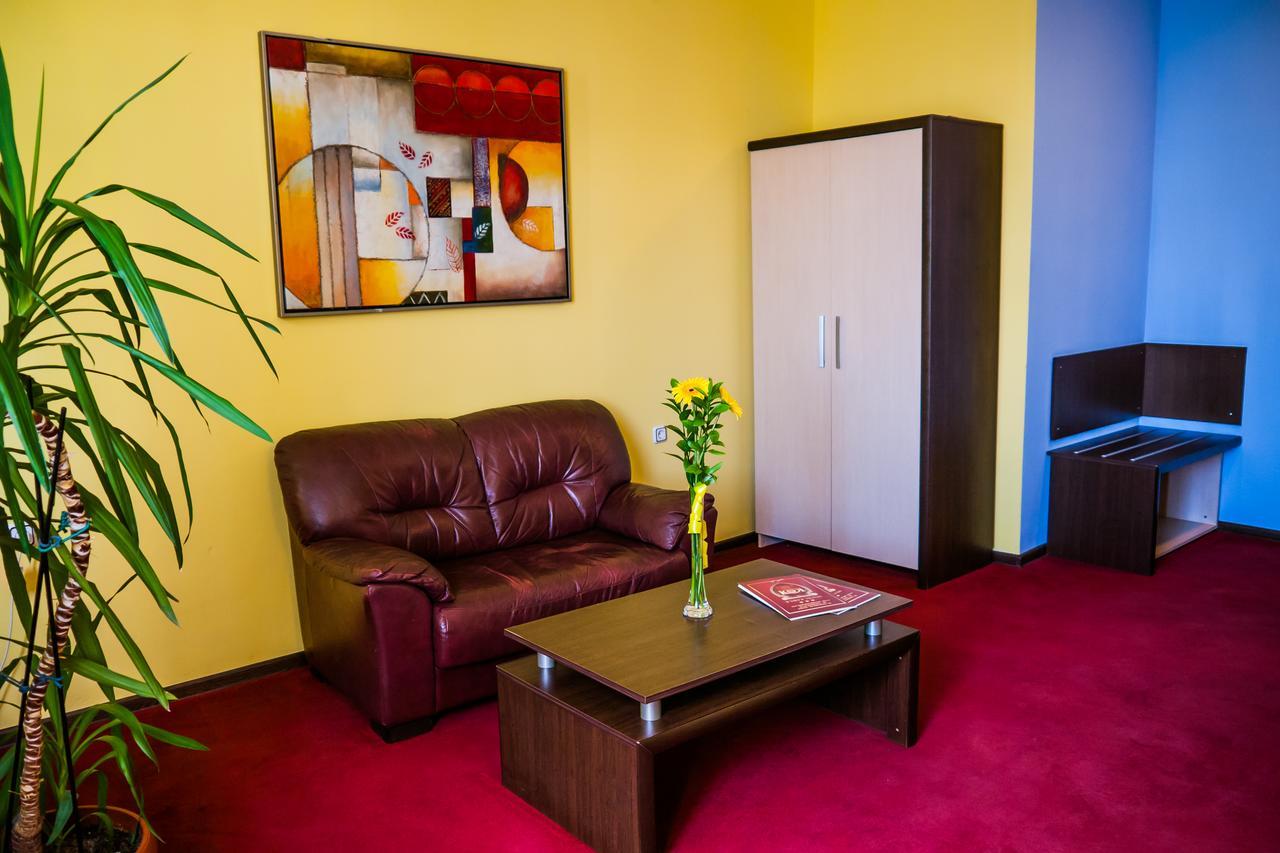 Hotel Kabile Yambol エクステリア 写真