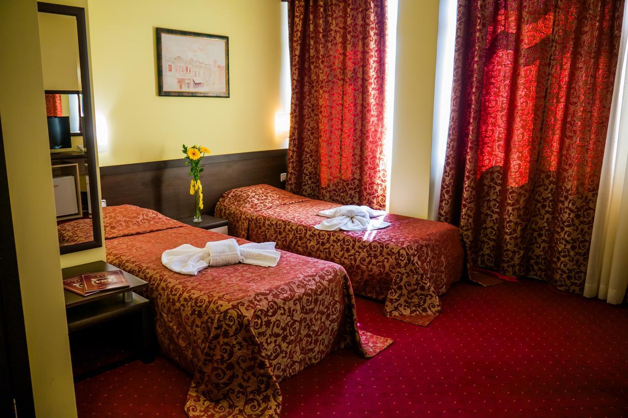 Hotel Kabile Yambol エクステリア 写真